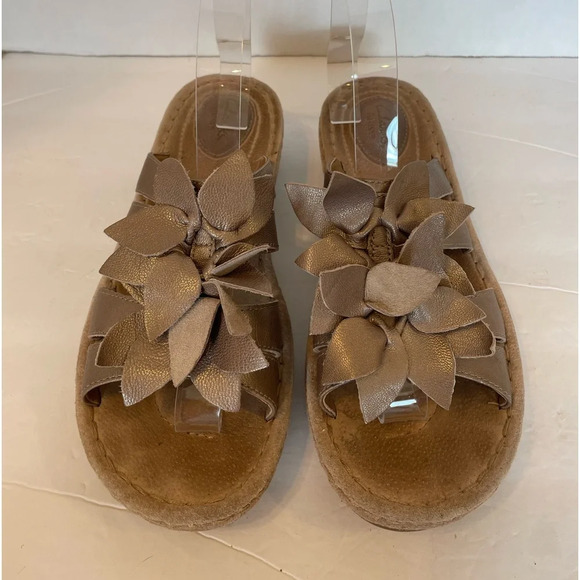 Clarks Artisan gold leather open toe sandals size 10 M - Picture 1 of 9